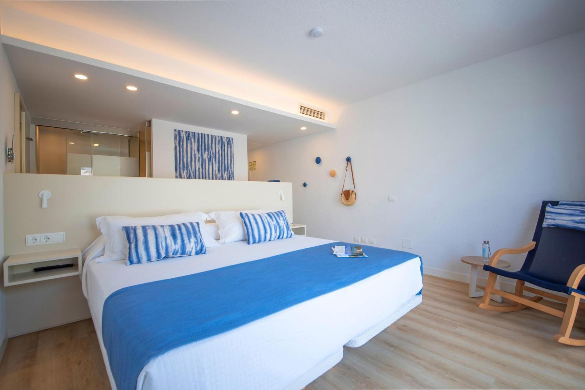 Blau Punta Reina Hotel Cala Mandia  Екстериор снимка